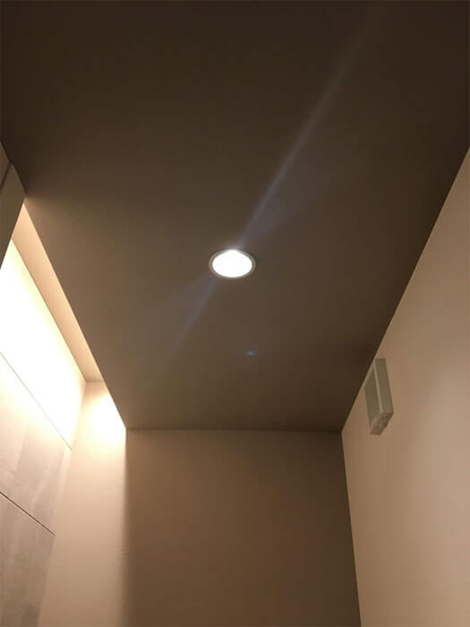 Web内覧会-1階トイレの間接照明ダウンライト